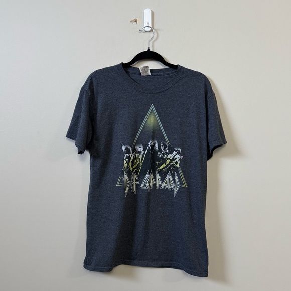 Def Leppard Tops - Def Leppard Unisex grey short sleeve band graphic t-shirt